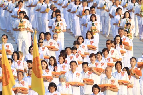 ภาพ No.330382:วันวิสาขบูชา อาทิตย์ที่ 31 พฤษภาคม พ.ศ.2569 พิธีเวียนประทักษิณ และพิธีวันทาเจดีย์ ณ พระมหาธรรมกายเจดีย์ วัดพระธรรมกาย จังหวัดปทุมธานี