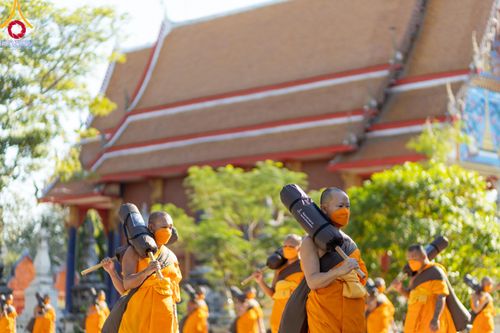ภาพ No.106107:พิธีต้อนรับพระธรรมยาตรา ชุด 2 ในโครงการธรรมยาตรากตัญญูบูชา มหาปูชนียาจารย์  พระมงคลเทพมุนี(สด จนฺทสโร) พระผู้ปราบมาร  อนุสรณ์สถาน 7 แห่ง ปีที่ 12  วันที่ 3 มกราคม พ.ศ. 2567  ณ อนุสรณ์สถานโลตัสแลนด์ จ.สุพรรณบุรี