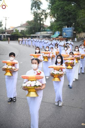 ภาพ No.65506:พิธีเวียนประทักษิณ และขอขมามอบผ้าไตร รุ่นบูชาธรรมมหาปูชนียาจารย์  ปี ๒๕๖๕ ณ วัดพระพุทธบาทราชวรมหาวิหาร  อ.พระพุทธบาท จ.สระบุรี วันเสาร์ที่ ๒๐ พฤศจิกายน พ.ศ. ๒๕๖๕