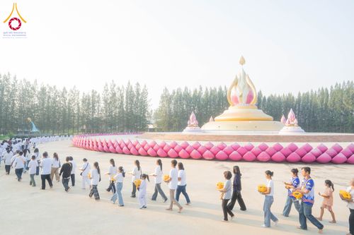 ภาพ No.318638:วันที่ 29 มีนาคม พ.ศ. 2569 พิธีเวียนประทักษิณ มอบผ้าไตร บรรพชาสามเณร  ณ ศูนย์อบรมเยาวชนกาญบุรี