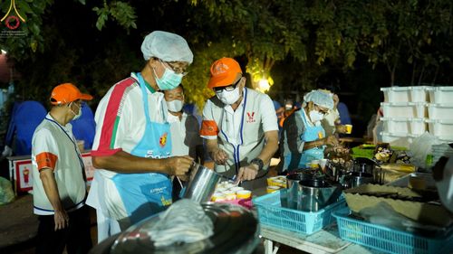 ภาพ No.72115:พิธีถวายภัตตาหารเป็นสังฆทาน แด่คณะพระธรรมยาตราฯ ในโครงการธรรมยาตรากตัญญูบูชา มหาปูชนียาจารย์ พระมงคลเทพมุนี(สด จนฺทสโร) พระผู้ปราบมาร อนุสรณ์สถาน 7 แห่ง ปีที่ 11 วันที่ 18 มกราคม พ.ศ. 2566