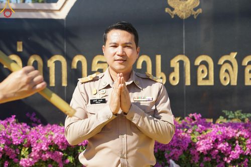 ภาพ No.105622:พิธีต้อนรับพระธรรมยาตรา ในโครงการธรรมยาตรากตัญญูบูชา มหาปูชนียาจารย์ พระมงคลเทพมุนี(สด จนฺทสโร) พระผู้ปราบมาร อนุสรณ์สถาน 7 แห่ง ปีที่ 12 วันที่ 3 มกราคม พ.ศ. 2567 ณ อนุสรณ์สถานโลตัสแลนด์ จ.สุพรรณบุรี