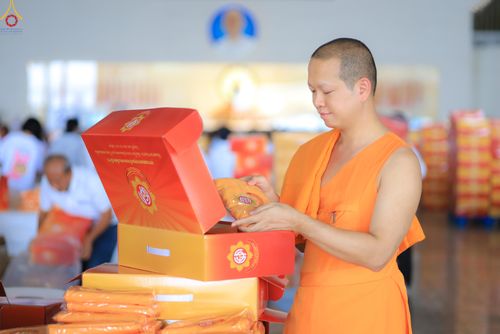 ภาพ No.322227:วันที่ 14 เมษายน พ.ศ.2569 การเตรียมกล่องไทยธรรม วันสุดท้าย เพื่องานถวายมหาสังฆทาน 40,000 กว่าวัดทั่วประเทศ วันคุ้มครองโลก 22 เมษายน พ.ศ.2569 วัดพระธรรมกาย