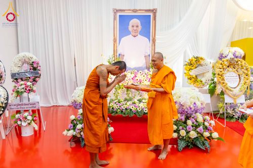 ภาพ No.316075:วันศุกร์ที่ 27 มีนาคม พ.ศ. 2569 พิธีบำเพ็ญกุศล คุณพ่อณรงค์ จินตมากุล  สิริอายุ 99 ปี 11 เดือน โยมบิดา พระครูปลัดรัตนวีรวัฒน์ (รังสฤษดิ์ อิทฺธิจินตโก) ที่ปรึกษาเจ้าคณะจังหวัดปทุมธานี เจ้าอาวาสวัดพระธรรมกาย  ณ ห้องปลูกศรัทธา 2 วัดพระธรรมกาย ปทุมธานี