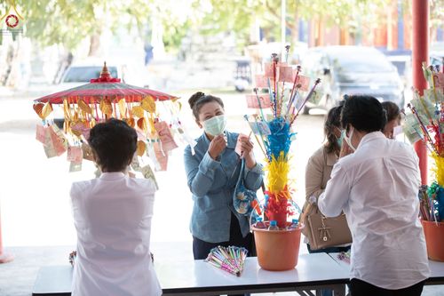 ภาพ No.69195:พระธรรมยาตรา ปฏิบัติศาสนกิจ ทำนุบำรุงศาสนสถาน, สวดธรรมจักร, ปฏิบัติธรรม ร่วมกับชุมชน,นักเรียนเด็กดีวีสตาร์ และร่วมพิธีทอดผ้าป่าบำรุงศาสนสถาน ในโครงการธรรมยาตรากตัญญูบูชา มหาปูชนียาจารย์ พระมงคลเทพมุนี(สด จนฺทสโร) พระผู้ปราบมาร อนุสรณ์สถาน 7 แห่ง ปีที่ 11