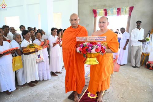 ภาพ No.284309:วันที่ 28 ตุลาคม พ.ศ.2568 กฐินสมทบต่างประเทศ โดยคณะศิษยานุศิษย์ บูชาธรรม 81 ปี หลวงพ่อธัมมชโย ณ วัดศรีสุคตาราม บาลังโกด้า ศรีลังกา