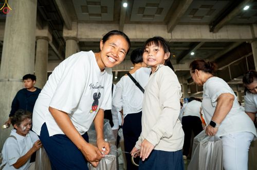 ภาพ No.322239:วันที่ 14 เมษายน พ.ศ.2569 การเตรียมแผ่นรองนั่ง เพื่องานถวายมหาสังฆทาน 40,000 กว่าวัดทั่วประเทศ วันคุ้มครองโลก 22 เมษายน พ.ศ.2569 วัดพระธรรมกาย