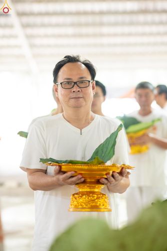 ภาพ No.338241:วันอาทิตย์ที่ 5 กรกฎาคม พศ.2569 พิธีตัดปอยผมธรรมทายาทนานาชาติ IDOP รุ่นที่ 21 จากประเทศจีน มาเลเซีย สิงคโปร์ และไต้หวัน ณ โถงช้าง วัดพระธรรมกาย