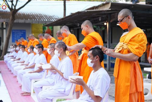 ภาพ No.78653:พิธีตัดปอยผมและปลงผมนาคธรรมทายาท  โครงการบรรพชาและอุปสมบทหมู่ วันคุ้มครองโลก วันที่ 26 มีนาคม พ.ศ.2566 ณ หมู่บ้านบรรลุธรรม วัดพระธรรมกาย