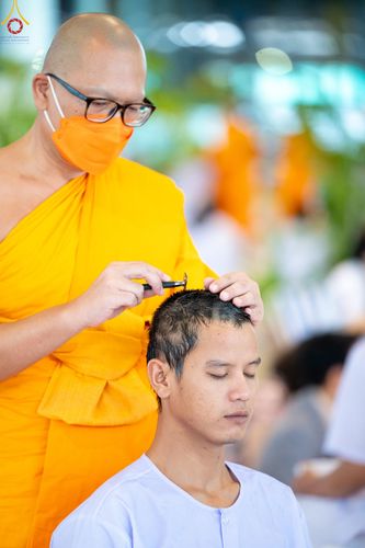 ภาพ No.83584:พิธีตัดปอยผมและปลงผม ในโครงการบรรพชาอุปสมบทหมู่ ธรรมทายาทรุ่นเข้าพรรษา ณ วัดพระธรรมกาย วันอาทิตย์ที่ 16 กรกฎาคม พ.ศ.2566