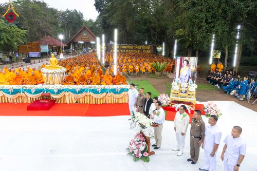 ภาพ No.285894:วันเสาร์ที่ 13 ธันวาคม พ.ศ.2568 พิธีตักบาตรพระภิกษุสามเณร 1,000 รูป ณ บริเวณหน้าอุทยานแห่งชาติเขาใหญ่ อำเภอปากช่อง จ.นครราชสีมา