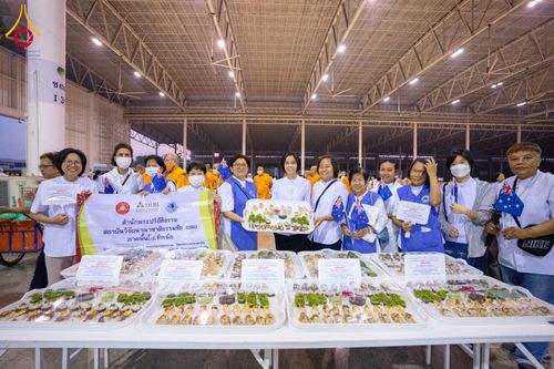 ภาพ No.121184:พิธีถวายภัตตาหารเป็นสังฆทาน แด่คณะพระธรรมยาตราฯ ในโครงการธรรมยาตรากตัญญูบูชา มหาปูชนียาจารย์ พระมงคลเทพมุนี(สด จนฺทสโร) พระผู้ปราบมาร อนุสรณ์สถาน 7 แห่ง ปีที่ 12 วันที่ 30 มกราคม พ.ศ. 2567 ณ สภาธรรมกายสากล วัดพระธรรมกาย