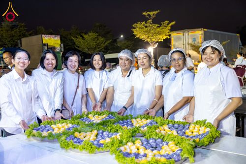 ภาพ No.294751:วันที่ 15 มกราคม พ.ศ. 2569 พิธีถวายภัตตาหารเป็นสังฆทาน แด่พระธรรมยาตรา ณ วัดโบสถ์บน ต.บางคูเวียง จ.นนทบุรี อนุสรณ์สถานลำดับที่ 4 สถานที่เกิดด้วยกายธรรม ในโครงการธรรมยาตรา กตัญญูบูชา มหาปูชนียาจารย์ พระมงคลเทพมุนี(สด จนฺทสโร) พระผู้ปราบมาร อนุสรณ์สถาน 7 แ