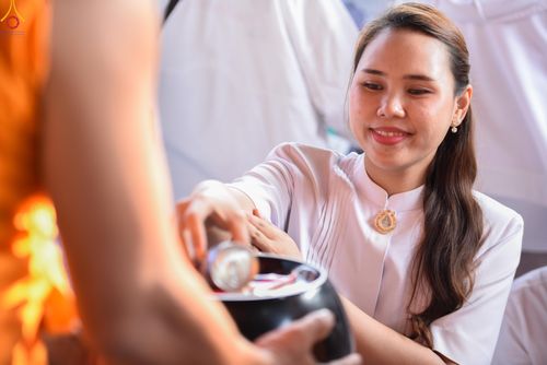 ภาพ No.297710:วันที่ 18 มกราคม พ.ศ. 2569 พิธีตักบาตรพระธรรมยาตรา ณ วัดโบสถ์บน ต.บางคูเวียง จ.นนทบุรี อนุสรณ์สถานลำดับที่ 4 สถานที่เกิดด้วยกายธรรม ในโครงการธรรมยาตรา กตัญญูบูชา มหาปูชนียาจารย์ พระมงคลเทพมุนี(สด จนฺทสโร) พระผู้ปราบมาร อนุสรณ์สถาน 7 แห่ง ปีที่ 14