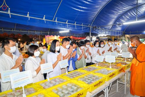 ภาพ No.74388:พิธีถวายภัตตาหารเป็นสังฆทาน แด่คณะพระธรรมยาตราฯ ในโครงการธรรมยาตรากตัญญูบูชา มหาปูชนียาจารย์ พระมงคลเทพมุนี(สด จนฺทสโร) พระผู้ปราบมาร อนุสรณ์สถาน 7 แห่ง ปีที่ 11 วันที่ 26 มกราคม พ.ศ. 2566