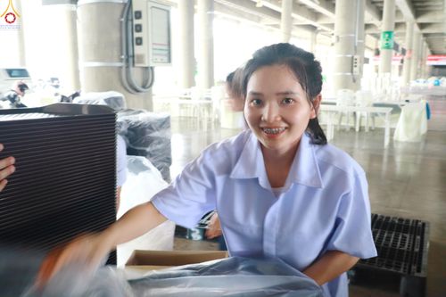 ภาพ No.322979:วันที่ 17-19 เมษายน พ.ศ.2569 การปูผ้ากระสอบขาว , เตรียมจุดฉัน , เตรียมจุดพักค้าง เพื่องานถวายมหาสังฆทาน 40,000 กว่าวัดทั่วประเทศ วันคุ้มครองโลก 22 เมษายน พ.ศ.2569 วัดพระธรรมกาย