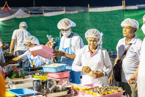 ภาพ No.297814:วันที่ 19 มกราคม พ.ศ. 2569 พิธีถวายภัตตาหารเป็นสังฆทาน แด่พระธรรมยาตรา ณ อนุสรณ์สถานบางปลา วัดบางปลา อำเภอบางเลน จังหวัดนครปฐม ในโครงการธรรมยาตรา กตัญญูบูชา มหาปูชนียาจารย์ พระมงคลเทพมุนี(สด จนฺทสโร) พระผู้ปราบมาร อนุสรณ์สถาน 7 แห่ง ปีที่ 14