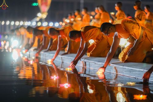 ภาพ No.75403:พิธีจุดประทีปถวายเป็นพุทธบูชา และบูชาธรรมมหาปูชนียาจารย์ ในโครงการธรรมยาตรากตัญญูบูชา มหาปูชนียาจารย์ พระมงคลเทพมุนี(สด จนฺทสโร) พระผู้ปราบมาร ปีที่ 11 ณ อนุสรณ์สถานลำดับที่ 7 สถานที่ขยายวิชชาธรรมกาย วัดพระธรรมกาย จ.ปทุมธานี วันที่ 31 มกราคม พ.ศ. 2566