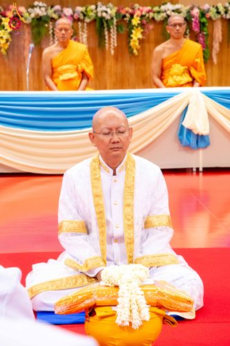ภาพ No.330665:วันอาทิตย์ที่ 31 พฤษภาคม พ.ศ.2569 พิธีขอขมาผู้ปกครอง อุบาสกอุปสมบทอุทิศชีวิต 11 ท่าน  ณ ห้องแก้วสารพัดนึก 2 วัดพระธรรมกาย จังหวัดปทุมธานี