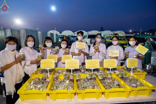 ภาพ No.73867:พิธีถวายภัตตาหารเป็นสังฆทาน แด่คณะพระธรรมยาตราฯ ในโครงการธรรมยาตรากตัญญูบูชา มหาปูชนียาจารย์ พระมงคลเทพมุนี(สด จนฺทสโร) พระผู้ปราบมาร อนุสรณ์สถาน 7 แห่ง ปีที่ 11 วันที่ 23 มกราคม พ.ศ. 2566