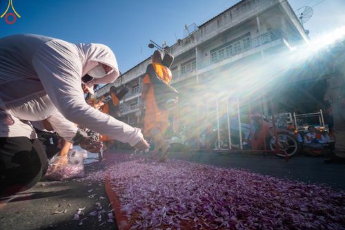 ภาพ No.105659:พิธีต้อนรับพระธรรมยาตรา ในโครงการธรรมยาตรากตัญญูบูชา มหาปูชนียาจารย์ พระมงคลเทพมุนี(สด จนฺทสโร) พระผู้ปราบมาร อนุสรณ์สถาน 7 แห่ง ปีที่ 12 วันที่ 3 มกราคม พ.ศ. 2567 ณ อนุสรณ์สถานโลตัสแลนด์ จ.สุพรรณบุรี