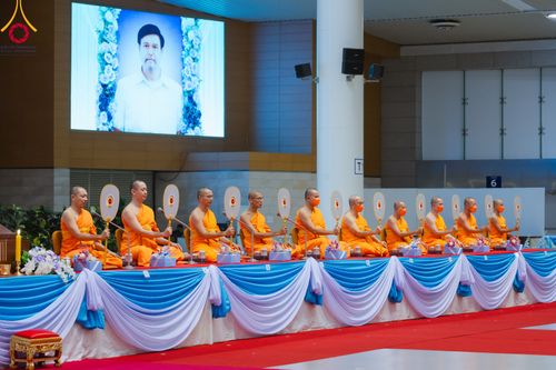 ภาพ No.91086:พิธีบำเพ็ญกุศลสวดพระอภิธรรม  อุบาสกถาวร พรหมถาวร (อุบาสกผู้ปั้นพระ) คืนสุดท้าย วันศุกร์ที่ 20 ตุลาคม พ.ศ. 2566 ณ ห้องแก้วสารพัดนึก 1 สภาธรรมกายสากล วัดพระธรรมกาย จ.ปทุมธานี