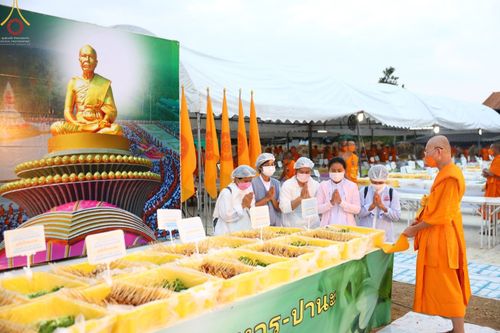 ภาพ No.70386:พิธีถวายภัตตาหารเป็นสังฆทาน แด่คณะพระธรรมยาตราฯ ในโครงการธรรมยาตราฯ ปีที่ 11 ณ อนุสรณ์สถานคลองบางนางแท่น อ.สามพราน จ.นครปฐม วันที่ 12 มกราคม พ.ศ. 2566