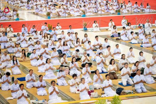 ภาพ No.318321:วันอาทิตย์ต้นเดือนที่ 5 เมษายน พ.ศ.2569 พิธีบูชาข้าวพระ ณ สภาธรรมกายสากล วัดพระธรรมกาย