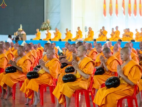 ภาพ No.337597:วันอาทิตย์ต้นเดือน 5 กรกฎาคม พ.ศ.2569 พิธีตักบาตรข้าวสารอาหารแห้ง  ณ บ้านแก้วเรือนทองคุณยายฯ วัดพระธรรมกาย