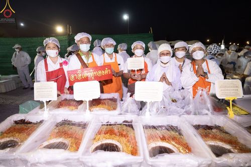 ภาพ No.74610:พิธีถวายภัตตาหารเป็นสังฆทาน แด่คณะพระธรรมยาตราฯ ในโครงการธรรมยาตรากตัญญูบูชา มหาปูชนียาจารย์ พระมงคลเทพมุนี(สด จนฺทสโร) พระผู้ปราบมาร อนุสรณ์สถาน 7 แห่ง ปีที่ 11 วันที่ 28 มกราคม พ.ศ. 2566