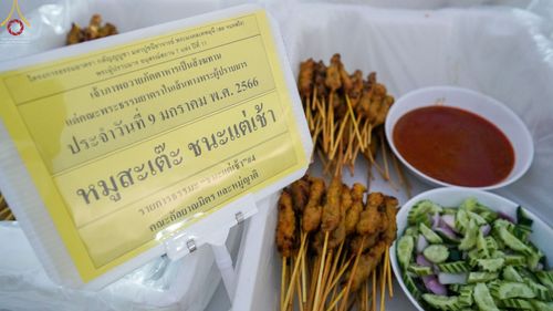 ภาพ No.69922:พิธีถวายภัตตาหารเป็นสังฆทาน แด่คณะพระธรรมยาตราฯ ในโครงการธรรมยาตราฯ ปีที่ 11 ณ อนุสรณ์สถานมหาวิหารพระมงคลเทพมุนี อ.สองพี่น้อง จ.สุพรรณบุรี วันที่ 9 มกราคม พ.ศ. 2566