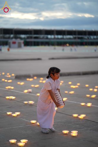 ภาพ No.345769:วันพฤหัสบดีที่ 27 สิงหาคม พ.ศ.2569 พิธีจุดประทีป เนื่องในวันธรรมชัย ณ วัดพระธรรมกาย ปทุมธานี