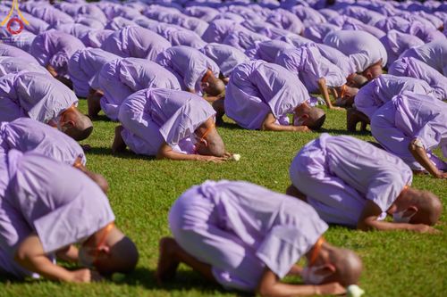 ภาพ No.68205:พิธีเวียนประทักษิณ และวันทาพระมหาเจดีย์บรมพุทโธ ของนาคธรรมทายาท ประเทศอินโดนีเซีย วันที่ 17 ธันวาคม พ.ศ. 2565