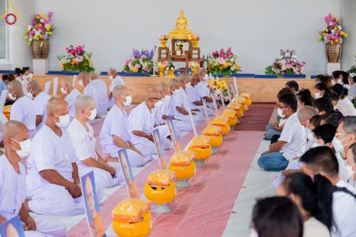 ภาพ No.65683:พิธีปลงผมและพิธีขอขมา มอบบาตรกับผ้าไตร ในโครงการอุปสมบทบูชาธรรม มหาปูชนียาจารย์ประจำปี 2565 ณ ศูนย์ปฎิบัติธรรมสมุทรปราการ(บางบ่อ)  วันอาทิตย์ที่ 20 พฤศจิกายน พ.ศ. 2565