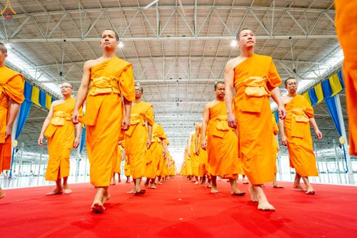 ภาพ No.338948:วันอาทิตย์ที่ 12 กรกฎาคม พ.ศ.2569 พิธีมุทิตาผู้สอบได้เปรียญธรรม ประโยค 1-2 ถึง ป.ธ.9 และ บ.ศ.1-2 ถึง บ.ศ.6 สำนักศาสนศึกษาวัดพระธรรมกาย ประจำปี 2569, พิธีมอบตราตั้งแต่งตั้งอาจารย์ใหญ่ สำนักศาสนศึกษาวัดพระธรรมกาย