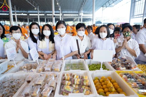 ภาพ No.105419:พิธีถวายภัตตาหารเป็นสังฆทาน แด่คณะพระธรรมยาตราฯ ในโครงการธรรมยาตรากตัญญูบูชา มหาปูชนียาจารย์ พระมงคลเทพมุนี(สด จนฺทสโร) พระผู้ปราบมาร อนุสรณ์สถาน 7 แห่ง ปีที่ 12 วันที่ 2 มกราคม พ.ศ. 2567 ณ สภาธรรมกายสากล วัดพระธรรมกาย