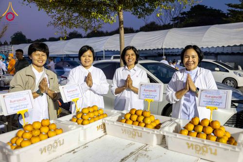 ภาพ No.295480:วันที่ 16 มกราคม พ.ศ. 2569 พิธีถวายภัตตาหารเป็นสังฆทาน แด่พระธรรมยาตรา ณ วัดโบสถ์บน ต.บางคูเวียง จ.นนทบุรี อนุสรณ์สถานลำดับที่ 4 สถานที่เกิดด้วยกายธรรม ในโครงการธรรมยาตรา กตัญญูบูชา มหาปูชนียาจารย์ พระมงคลเทพมุนี(สด จนฺทสโร) พระผู้ปราบมาร อนุสรณ์สถาน 7 แ