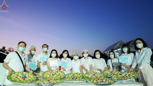 ภาพ No.72911:พิธีถวายภัตตาหารเป็นสังฆทาน แด่คณะพระธรรมยาตราฯ ในโครงการธรรมยาตรากตัญญูบูชา มหาปูชนียาจารย์ พระมงคลเทพมุนี(สด จนฺทสโร) พระผู้ปราบมาร อนุสรณ์สถาน 7 แห่ง ปีที่ 11 วันที่ 20 มกราคม พ.ศ. 2566