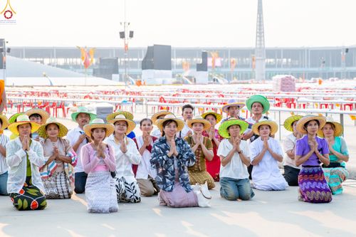 ภาพ No.323095:วันที่ 19 เมษายน พ.ศ.2569 การเรียงกล่องไทยธรรม , เตรียมงานจราจร เพื่องานถวายมหาสังฆทาน 40,000 กว่าวัดทั่วประเทศ วันคุ้มครองโลก 22 เมษายน พ.ศ.2569 วัดพระธรรมกาย
