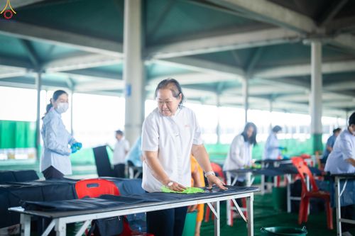 ภาพ No.322382:วันที่ 16 เมษายน พ.ศ.2569 การจัดเตรียมเบาะรองนอน เช็ดทำความสะอาด  เพื่องานถวายมหาสังฆทาน 40,000 กว่าวัดทั่วประเทศ วันคุ้มครองโลก 22 เมษายน พ.ศ.2569 วัดพระธรรมกาย