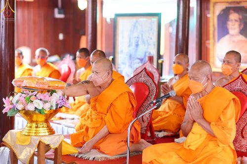 ภาพ No.71581:พระธรรมยาตรา ปฏิบัติศาสนกิจ ทำนุบำรุงศาสนสถาน, ปฏิบัติธรรม ร่วมกับชุมชน,นักเรียนเด็กดีวีสตาร์ และร่วมพิธีทอดผ้าป่าบำรุงศาสนสถาน ในโครงการธรรมยาตรากตัญญูบูชา มหาปูชนียาจารย์ พระมงคลเทพมุนี(สด จนฺทสโร) พระผู้ปราบมาร อนุสรณ์สถาน 7 แห่ง ปีที่ 11 ณ วัดสองพี่น