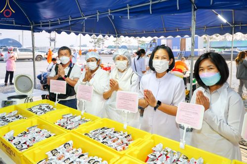 ภาพ No.74002:พิธีถวายภัตตาหารเป็นสังฆทาน แด่คณะพระธรรมยาตราฯ ในโครงการธรรมยาตรากตัญญูบูชา มหาปูชนียาจารย์ พระมงคลเทพมุนี(สด จนฺทสโร) พระผู้ปราบมาร อนุสรณ์สถาน 7 แห่ง ปีที่ 11 วันที่ 24 มกราคม พ.ศ. 2566