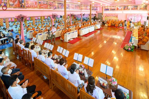 ภาพ No.73720:พิธีเจริญพระพุทธมนต์ ปฏิบัติธรรม มอบทุนการศึกษา ถวายสังฆทาน 106 วัด เพื่อถวายเป็นพุทธบูชา และขับเคลื่อนโครงการหมู่บ้านรักษาศีล 5  โดยคณะสงฆ์จังหวัดนนทบุรี คณะศิษยานุศิษย์วัดพระธรรมกาย โครงการธรรมยาตราฯ ปีที่ 11 ณ วัดตะเคียน อ.บางกรวย จ.นนทบุรี วันที่ 21 