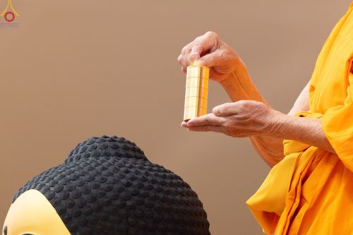 ภาพ No.84739:พิธีบรรจุพระบรมสารีริกธาตุภายในเกตุดอกบัวตูม องค์พระประธาน ณ ห้องแก้วสารพัดนึก 2 วัดพระธรรมกาย ในวันอาสาฬหบูชา อังคารที่ 1 สิงหาคม พ.ศ.2566