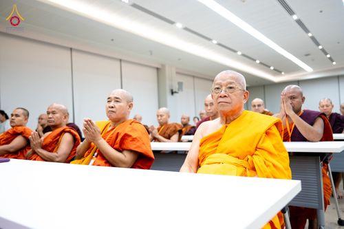 ภาพ No.325570:วันที่ 24 เมษายน พ.ศ.2569 หลวงพ่อทัตตชีโว รองเจ้าอาวาสวัดพระธรรมกาย ถวายการต้อนรับและปฏิสันถารคณะสงฆ์เมียนมาร์