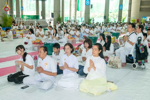 ภาพ No.342914:วันอาทิตย์ที่ 9 สิงหาคม พ.ศ.2569 พิธีตักบาตรฉลองพระใหม่ โครงการบรรพชาและอุปสมบทหมู่ รุ่นเข้าพรรษา ณ มหารัตนวิหาคด คอร์ 26 วัดพระธรรมกาย
