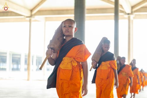 ภาพ No.81024:การฝึกเดินธุดงค์ของสามเณร ในโครงการบรรพชาสามเณรเพื่อฟื้นฟูพระพุทธศาสนาทั่วไทย ประจำปี 2566 ณ วิหารคดชั้น2 วัดพระธรรมกาย