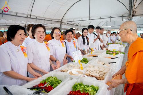 ภาพ No.298523:วันที่ 20 มกราคม พ.ศ. 2569 พิธีถวายภัตตาหารเป็นสังฆทาน แด่พระธรรมยาตรา ณ อนุสรณ์สถานบางปลา วัดบางปลา อำเภอบางเลน จังหวัดนครปฐม ในโครงการธรรมยาตรา กตัญญูบูชา มหาปูชนียาจารย์ พระมงคลเทพมุนี(สด จนฺทสโร) พระผู้ปราบมาร อนุสรณ์สถาน 7 แห่ง ปีที่ 14