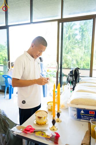 ภาพ No.311029:วันพฤหัสบดีที่ 26 กุมภาพันธ์ พ.ศ. 2569 พิธีถวายสังฆทานแด่คณะสงฆ์ 323 วัด ปีที่ 22 ครั้งที่ 182 พิธีมอบกองทุนหนุนแรงใจช่วยครูใต้ ปีที่ 19 ครั้งที่ 145 และพิธีทำบุญอุทิศส่วนกุศลให้ผู้วายชนม์