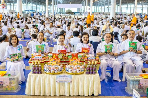 ภาพ No.311322:วันอาทิตย์ต้นเดือนที่ 1 มีนาคม พ.ศ.2569 พิธีตักบาตร และ พิธีบูชาข้าวพระ ณ สภาธรรมกายสากล วัดพระธรรมกาย